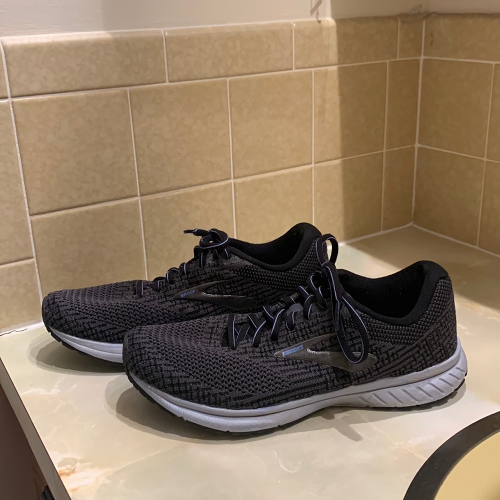 LIKE NEW Brooks Revel 3